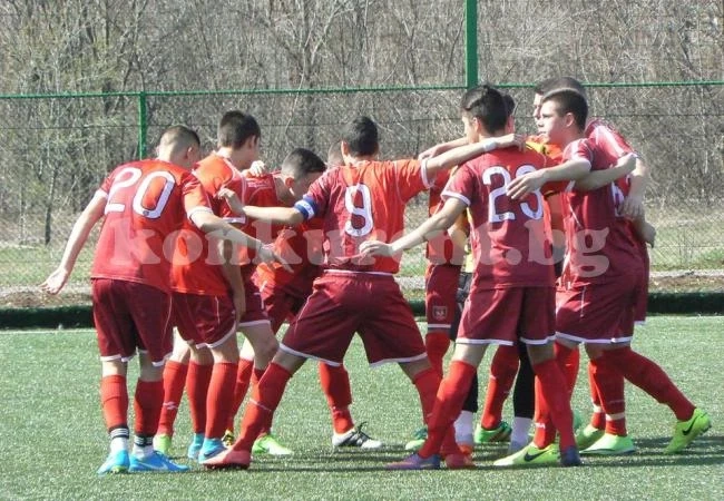 Шампионът при младшата би с 5:1 в Мездра, 6 гола остават до кота 100