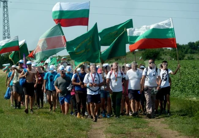 СНИМКИ Походниците стъпиха на борованска земя