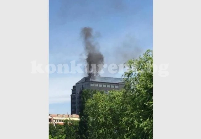Огън до хотел „Марица” в Пловдив, минувачи са в паника