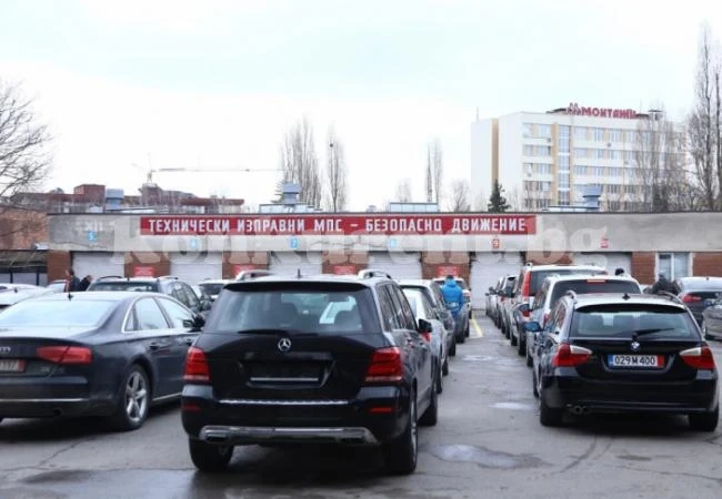 Искаш да регистрираш кола в КАТ без да чакаш на опашка? Ето колко плащаш