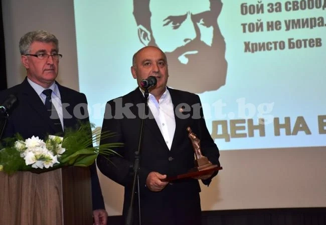 Враца почете един от героите си - полк. Васил Таслаков