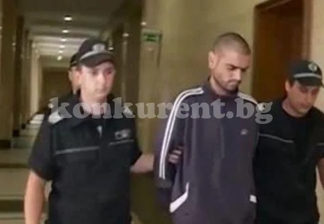 Убиец на дядо си и майка си ще лежи 30 години в затвора, искал да гледа как телата им се пръскат