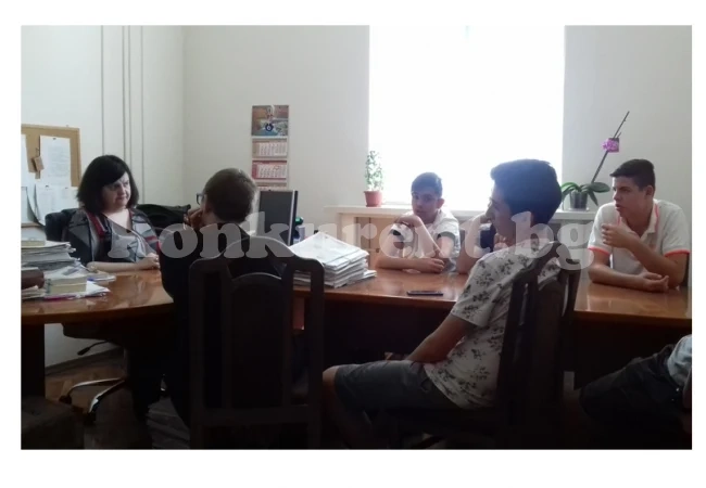 Ученици от СУ „Христо Ботев“ посетиха Районна прокуратура - Враца