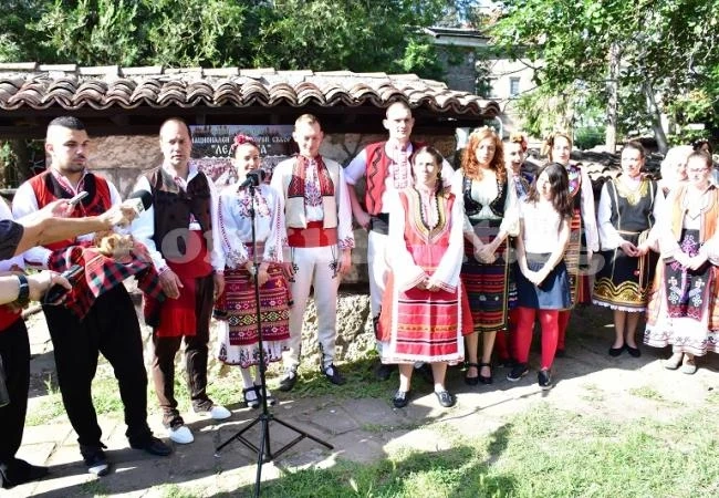 Сурвакарска група, кукери и над 70 състава в Третото издание на Фолклорен събор „Леденика“