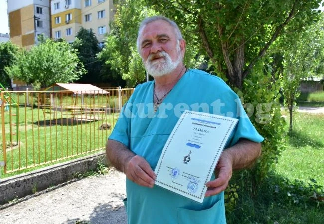 Цветан Дочев вдигна награда заради уникален фейлетон