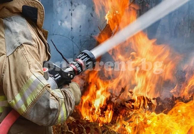  Горяха три контейнери във Видин