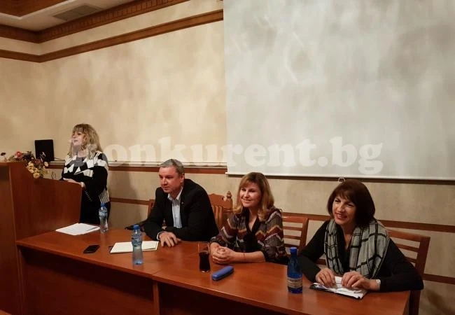 Синдикат обучава учители във Вършец