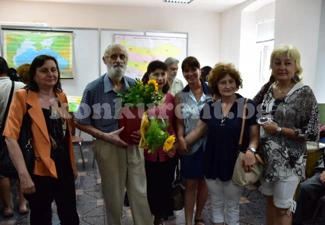 Изложба разкрива историята и значимостта на Езиковата гимназия