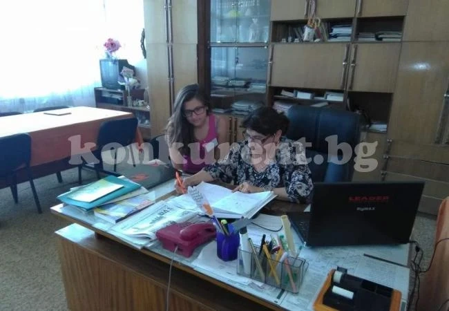 Диана Димитрова бе за ден директор на СУ „Никола Войводов”