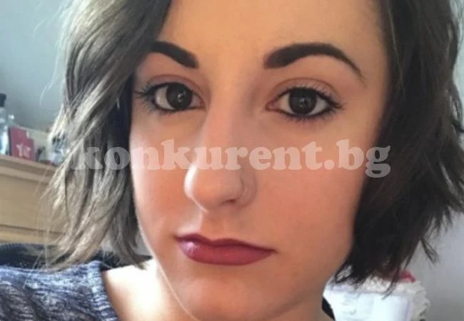 Разгонена даскалица засипа със свои голи снимки ученик и го напъна за секс, но... 