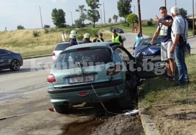 (СНИМКИ) Почина жената, пострадала при катастрофата с учебна кола
