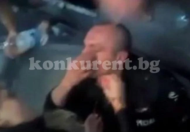 Потрошиха влак с камъни, има ранен