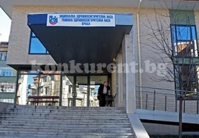 Здравната каса подписа договори за 2018 г. с болници и лекари