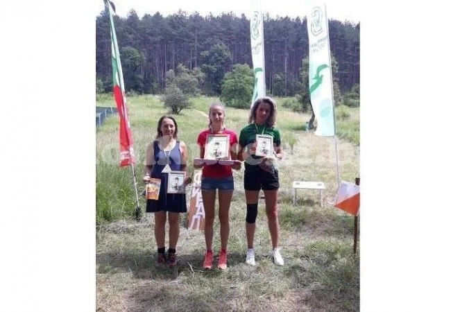 Баща и дъщеря със златни медали в ориентирането, бронз за Игнатов