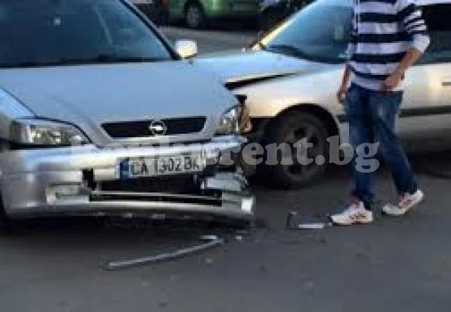 Каръци се удариха на паркинг