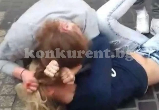 Две жени са в болница след сбиване