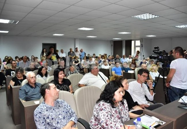 Повече от 3 часа обсъждаха бъдещето на градския транспорт във Враца