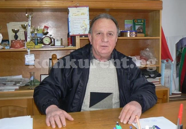 Усмивки от старите ФУТБОЛНИ ленти: Лепват прякор на Георги Петков заради цвета на косата му