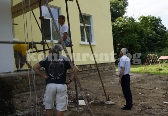 Ремонтират читалището в Ребърково
