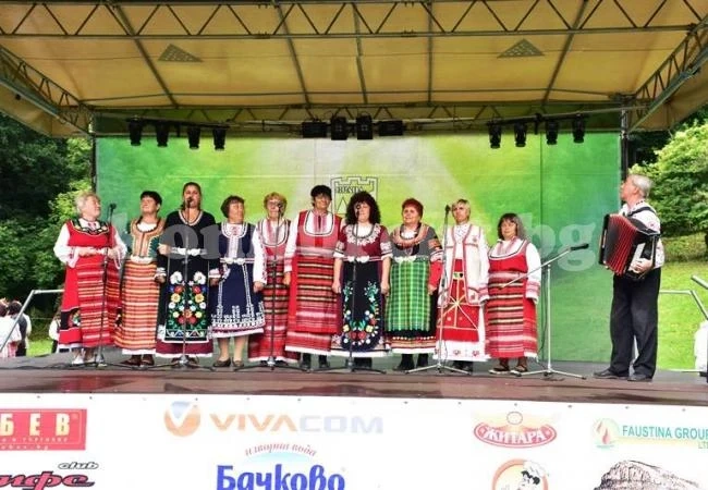 СНИМКИ Стартира националният фолклорен събор \