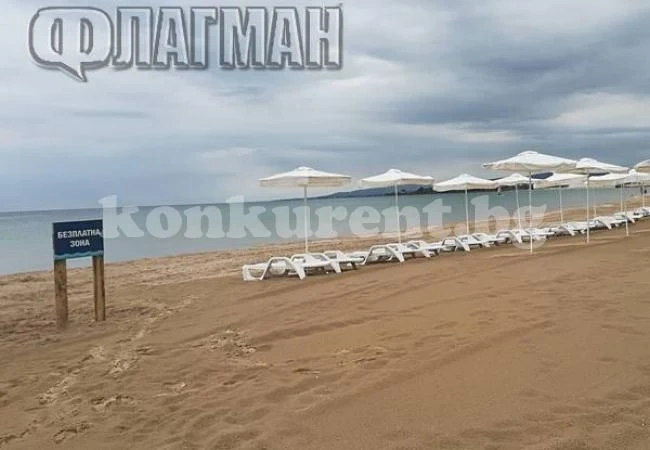 Ясно е от кога чадър и шезлонг на известен БГ плаж ще са само по левче! (СНИМКИ)