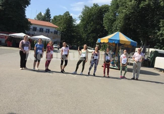 Десетокласници печелят преходна купа в щафета