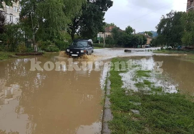 СНИМКИ Положението в Роман е драматично...
