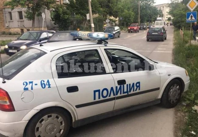 Разследват стрелба по семейно жилище