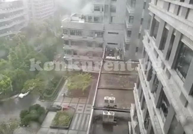 Проливни дъждове заляха Шанхай, 260 000 души са ранени при свлачища (Видео)