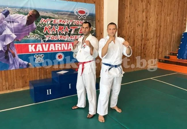Тандем от СК Спартак свери часовника си с колеги от страната