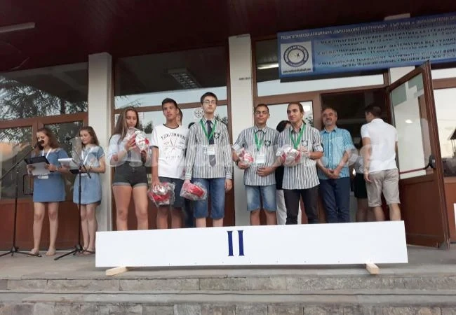 Златни и сребърни медали за математици от Враца