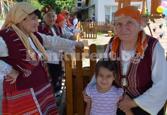 Откриха нова детска площадка в Монтана