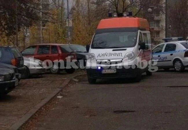 Откриха разложен труп в лека кола