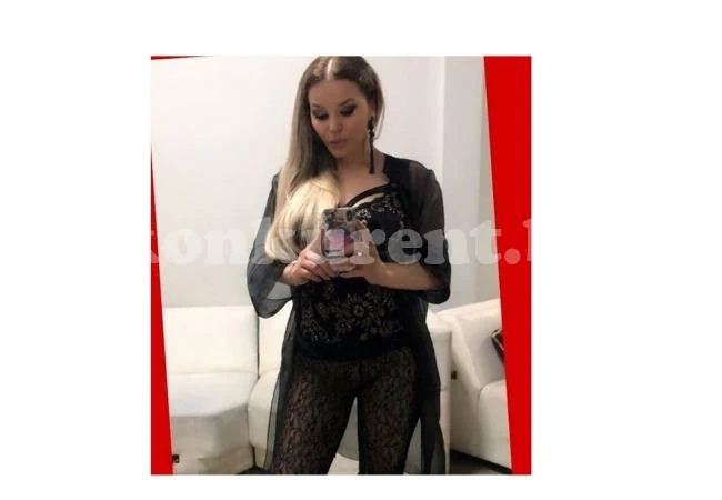 Деси Слава се излага по бельо на участие, стана за смях с опитите да . . .