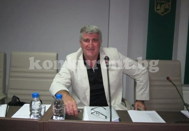 Замесиха Румен Антов в интрига за областен