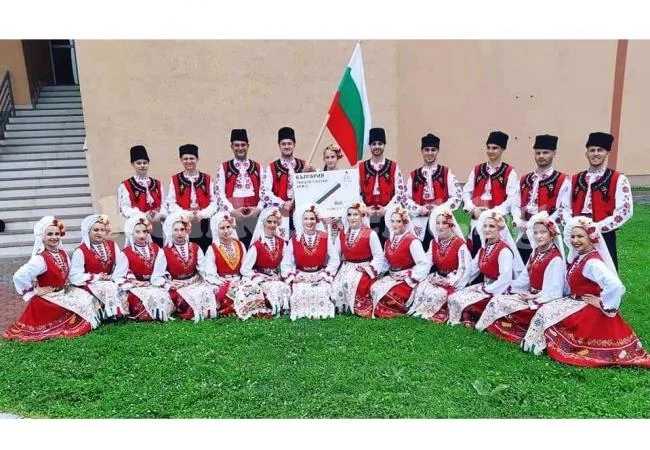 Танцов състав „Хемус“ се завърна от два международни фестивала
