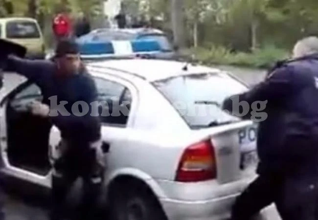 Екшън посред бял ден! Пиян се нахвърли на полицаи
