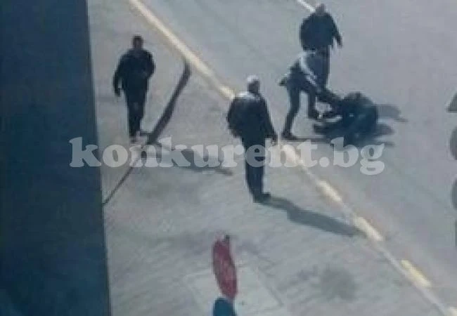 Двама набиха шофьор при разправия на пътя