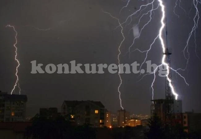 С краткотрайни валежи на места в четвъртък, придружени с гръмотевици
