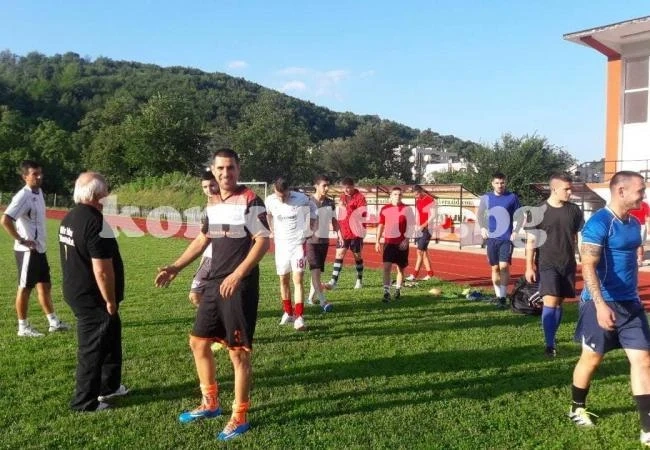 Играещият треньор на Ком бележи при победа в Хайредин