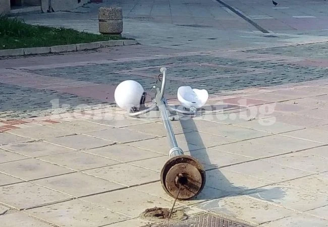 Оправят падналия стълб на Пробива