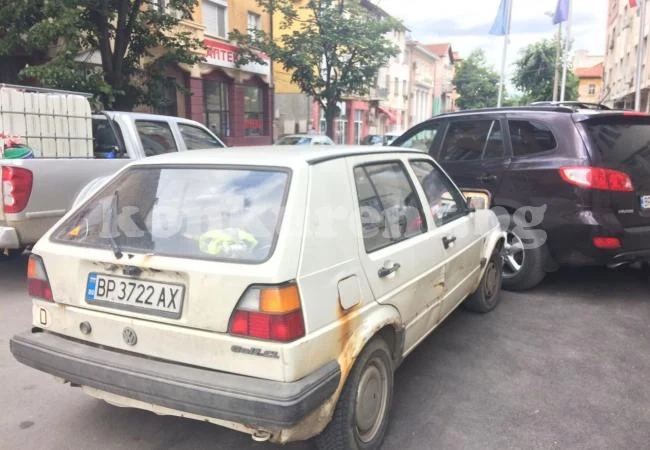 Дядка с „Голф“ забърса джип, но шофьорът му... СНИМКИ
