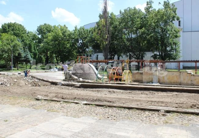 Обновяват парка „Слончето“ в Бяла Слатина