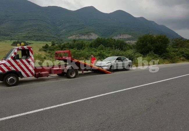 Шофьори огънаха ламарините на Е79 /СНИМКА/