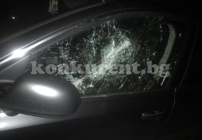 Задържаха Петър Даков, който заби брадва в „Ауди“ в Оряхово СНИМКИ