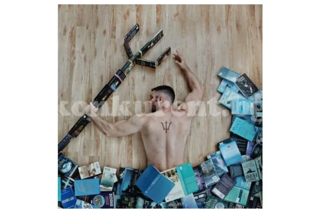 Да четеш е секси! Горещ любител на книгите покори Мрежата и с тези разтапящи жените СНИМКИ