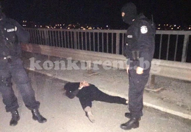 Разкриха и задържаха трима автокрадци при спецакция