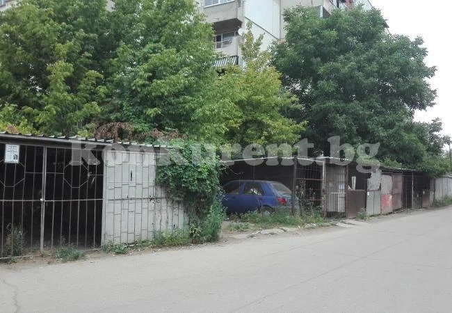 Багерите бутнаха 806 незаконни гаража СНИМКИ