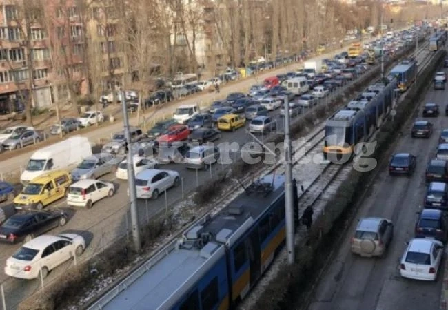 По пътищата на България се движат масово 20-годишни трошки