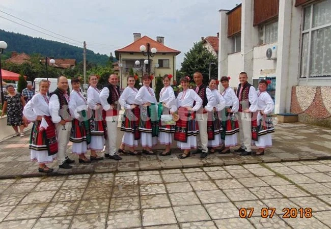 Танцьори канят на открит урок
